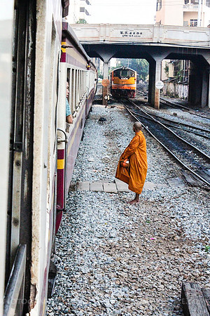 Monks in Thailand 5_resize