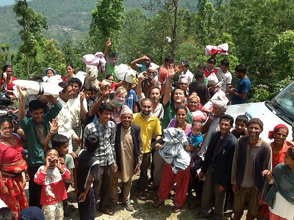 People in Nepal after the earthquake saying thank you_resize