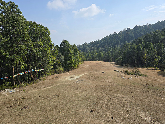 Pasture land between Australian Camp and Dhampus