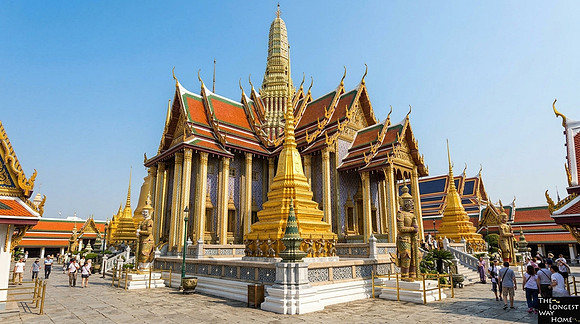 Royal Pantheon (Prasat Phra Thep Bidorn)