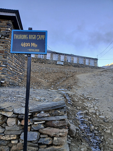 The final stretch into High Camp
