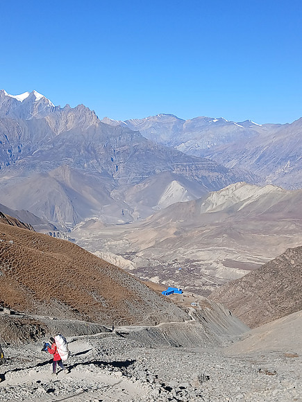 Steep decline to Muktinath