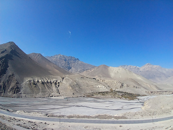 The border between Kagbeni and Upper Mustang