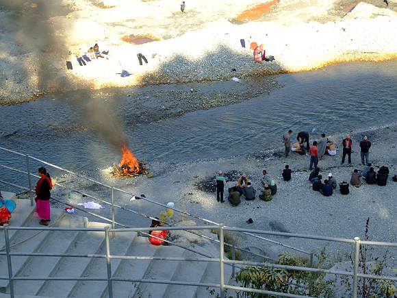 Cremation on along the river Seti