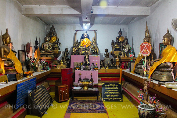 Buddha with Diamond Eyes, Luang Pho Petch, Sukothai, Thailand 9_resize