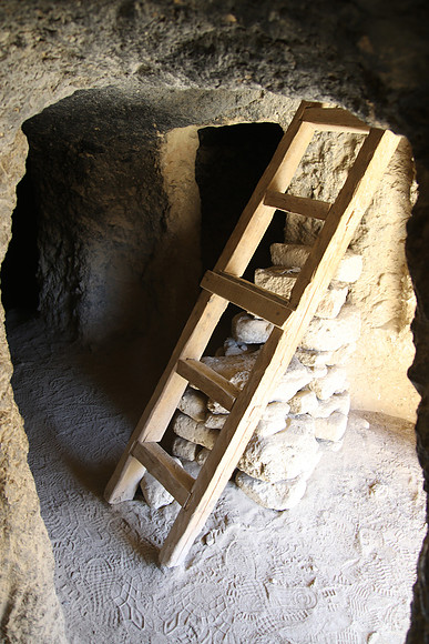 Chhoser caves Upper Mustang 14
