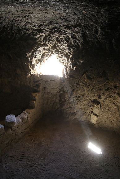 Chhoser caves Upper Mustang 18