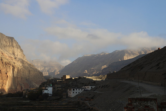 Tange to Chhuksang - Upper Mustang Trek 52