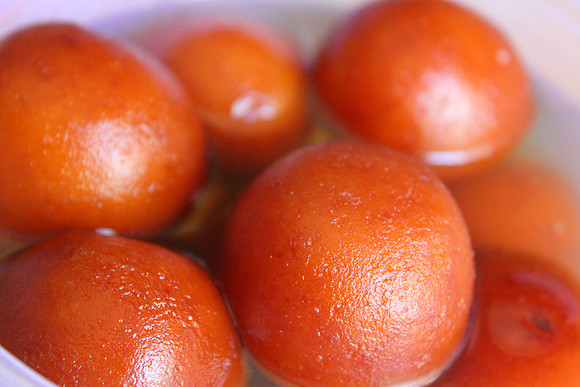 Gulab Jamun, Milkballs in Sweet Syrup 1