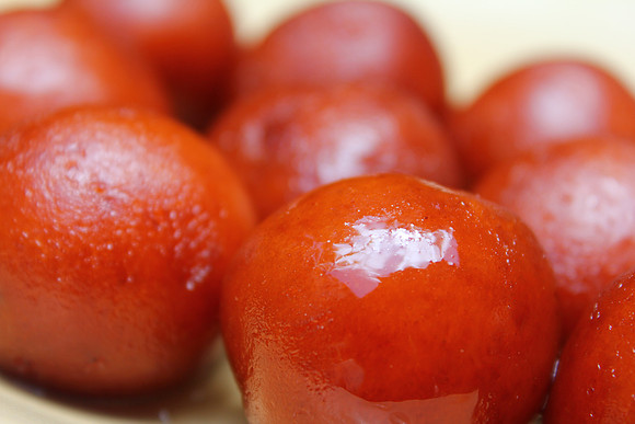 Gulab Jamun, Milkballs in Sweet Syrup 3