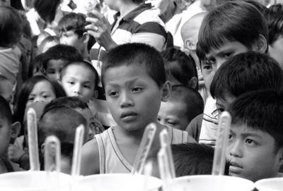 Flash flood food line - Mindanao, The Philippines_resize