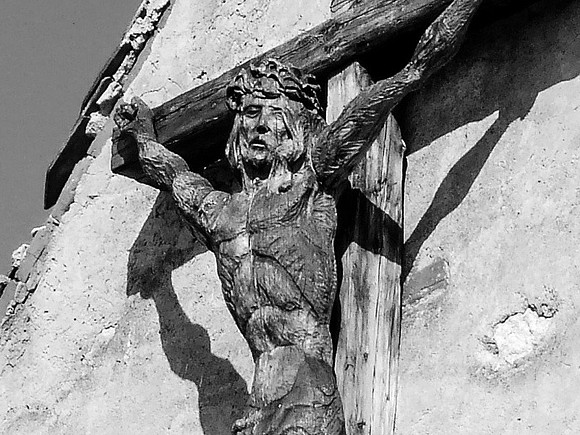 Cross on Castle - Romania-800x600