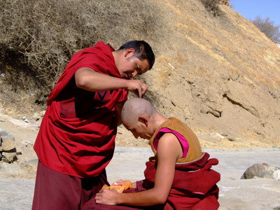 Monk Head Shaving - Tibet_resize