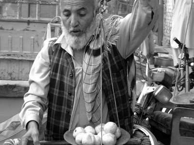 Pakistani Fruit Vendor - Pakistan_resize