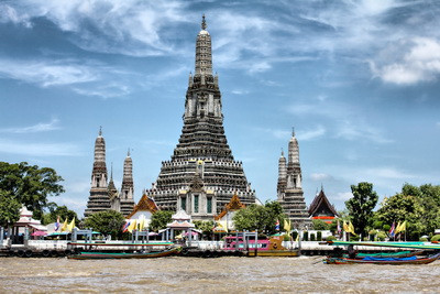 Wat Arun in Bangkok, Thailand_resize