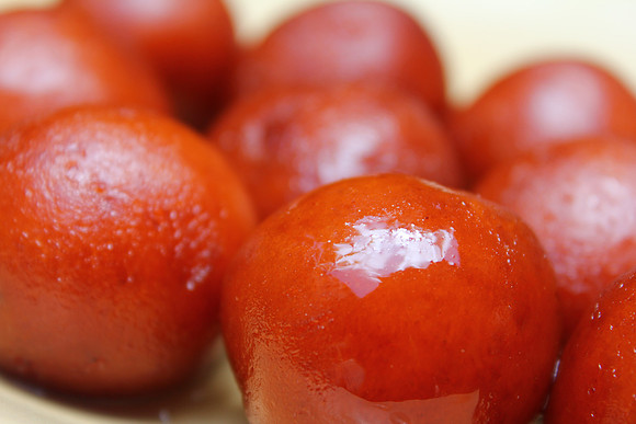 Gulab Jamun, Milkballs in Sweet Syrup 3