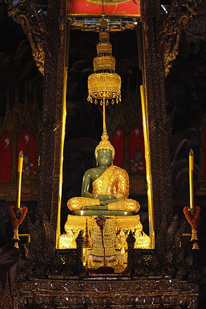 Emerald-Buddha-Bangkok-Thailand