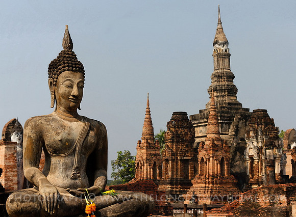 Buddha at Wat Mahathat, Sukothoi, Thailand_resize_resize